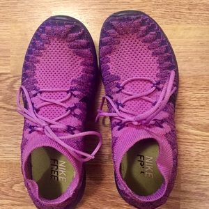 Purple Nike Free Flyknit Runs 3.0 size 5.5
